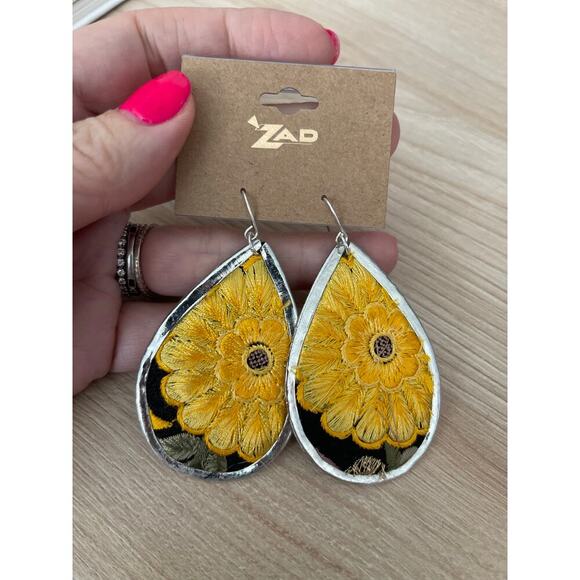 Light Pink Flower Embroidery Cuff Bracelet - Picture 1 of 3